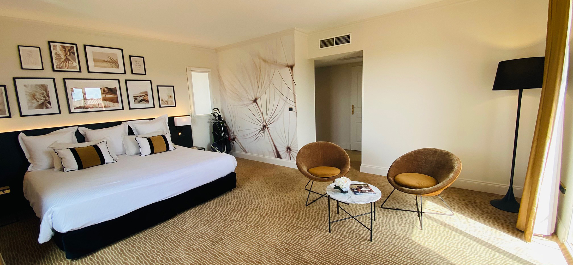 Chambre grand confort avec 2 lits 1 place de l’hôtel le Palmyra Golf en Occitanie 