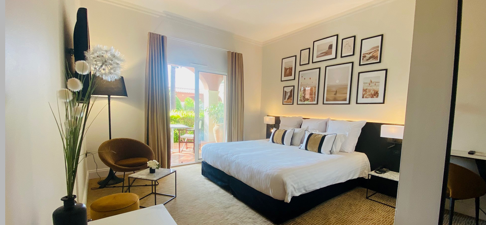Komfort-Zimmer mit Blick auf die Golfanlage des 4-Sterne-Hotels Palmyra Golf in Le Cap d’Agde