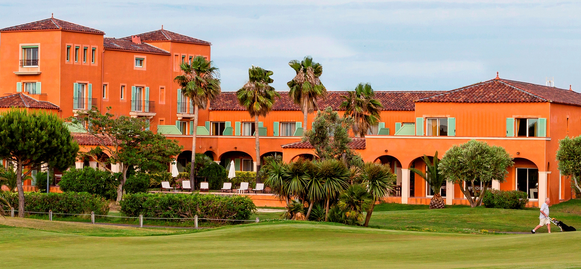 La terraza del hotel de 4 estrellas en Occitania, el Palmyra Golf de Cap d’Agde
