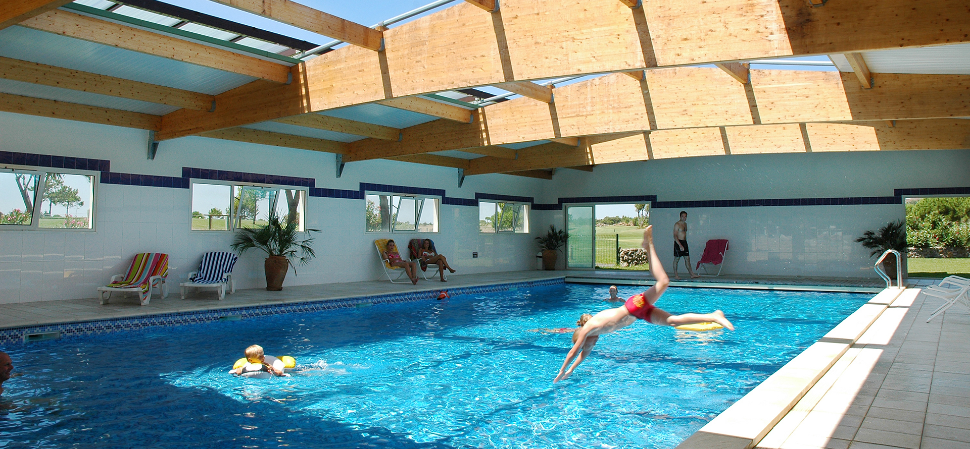 View of the indoor pool at the Palmyra Golf hotel in Cap d’Agde